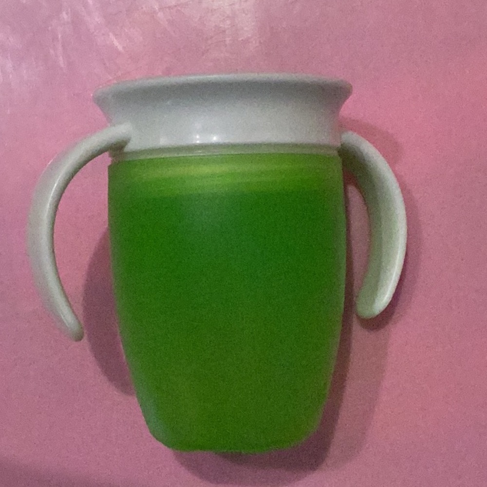 Munchkin green sippy cup